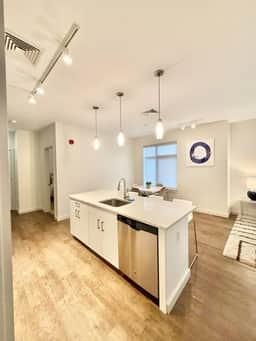 Luxury 3BD/2BA • Harvard/MIT • Parking •Sky Lounge