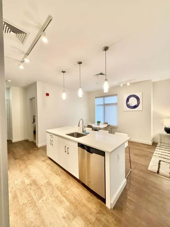 Luxury 3BD/2BA • Harvard/MIT • Parking •Sky Lounge