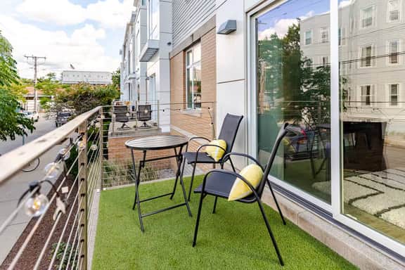 30 Day+ | The Atrium | Luxury 2BR/2BA | Balcony - Image 3