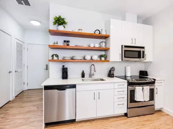 30 Day+ | The Verdant | Luxury 2BR/2BA | Parking - Image 5